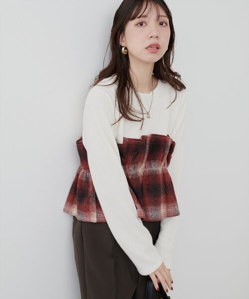 natural couture(ナチュラルクチュール)の「【WEB限定】ビスチェ風ドッキングリブカットTOPS(ニット/セーター・レディース・ボルドー/ブラック・FREE)」の2枚目の写真