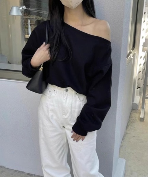 kirakiraShop（キラキラショップ）の「ゆるっと肌見せ、抜け感カジュアル。オフショル トップス（スウェット・レディース・ホワイト/ブラック/グレー・FREE）」の3枚目の写真