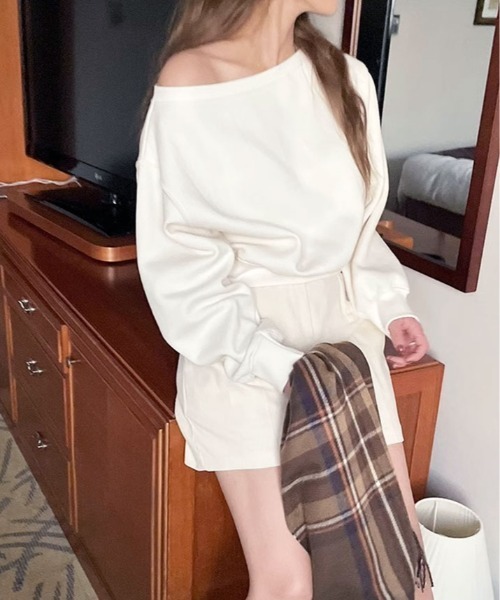 kirakiraShop（キラキラショップ）の「ゆるっと肌見せ、抜け感カジュアル。オフショル トップス（スウェット・レディース・ホワイト/ブラック/グレー・FREE）」の7枚目の写真