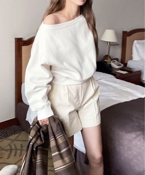 kirakiraShop（キラキラショップ）の「ゆるっと肌見せ、抜け感カジュアル。オフショル トップス（スウェット・レディース・ホワイト/ブラック/グレー・FREE）」の13枚目の写真