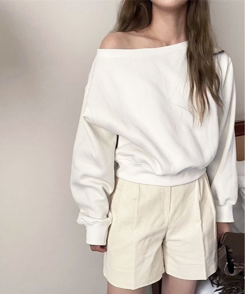 kirakiraShop（キラキラショップ）の「ゆるっと肌見せ、抜け感カジュアル。オフショル トップス（スウェット・レディース・ホワイト/ブラック/グレー・FREE）」の5枚目の写真