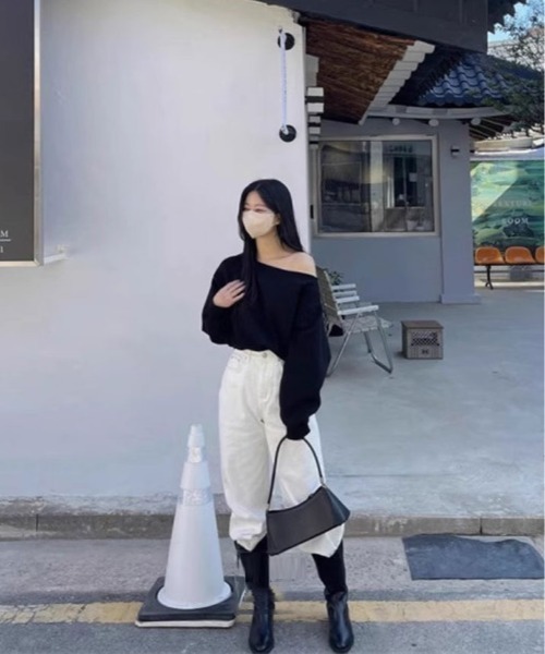 kirakiraShop（キラキラショップ）の「ゆるっと肌見せ、抜け感カジュアル。オフショル トップス（スウェット・レディース・ホワイト/ブラック/グレー・FREE）」の16枚目の写真