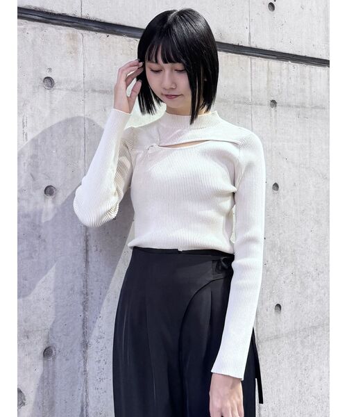MURUA(ムルーア)の「カットツイストタイトニット(ニット/セーター・レディース・アイボリー/ブラック/ブルー/ピンク・FREE)」の7枚目の写真