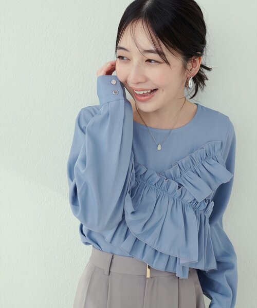 natural couture(ナチュラルクチュール)の「アシメフリルブラウス(シャツ/ブラウス・レディース・ネイビー/その他1/サックスブルー/オフホワイト・FREE)」の2枚目の写真