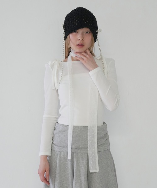 Uenui(ウニュイ)の「【 cunii 】リボンストラップ オフショルダー トップス(Tシャツ/カットソー・レディース・ピンク/ブラック/アイボリー/ネイビー・FREE)」の2枚目の写真