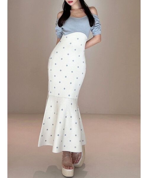 RESEXXY（リゼクシー）の「オフショルドットマーメイドニットワンピース（ワンピース・レディース・ベージュ/ブルー/ブラック・FREE）」の3枚目の写真