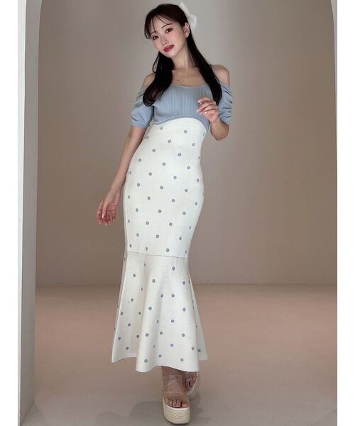 RESEXXY（リゼクシー）の「オフショルドットマーメイドニットワンピース（ワンピース・レディース・ベージュ/ブルー/ブラック・FREE）」の7枚目の写真