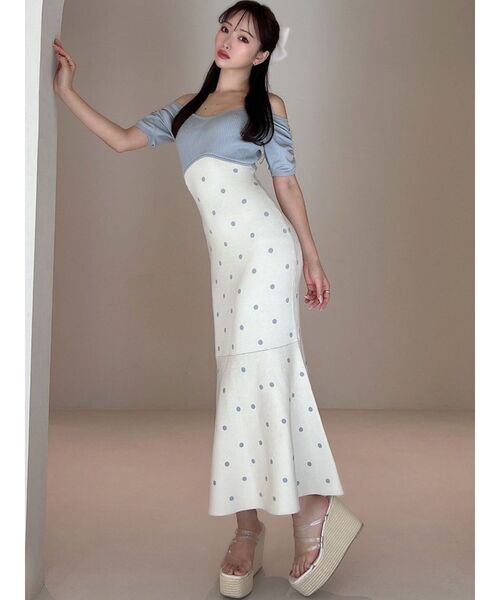 RESEXXY（リゼクシー）の「オフショルドットマーメイドニットワンピース（ワンピース・レディース・ベージュ/ブルー/ブラック・FREE）」の5枚目の写真