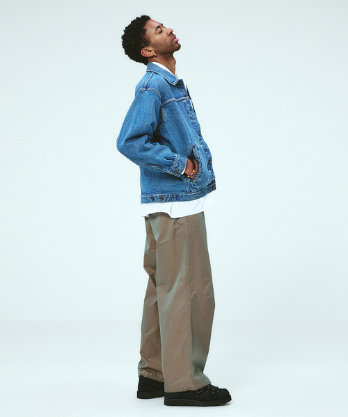 JOURNAL STANDARD relume（ジャーナルスタンダード　レリューム）の「AMERICAN デニム ”AMPLE” トラッカージャケット by COTTON USA（デニムジャケット・メンズ・ブラック/ブルー系その他・MEDIUM/LARGE）」の4枚目の写真