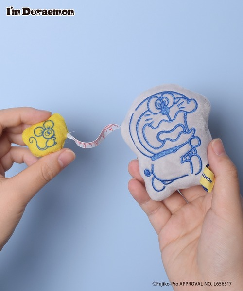 Flowering（フラワーリング）の「I’M DORAEMON/ぬいぐるみメジャー（その他雑貨・レディース・グレー・FREE）」の2枚目の写真