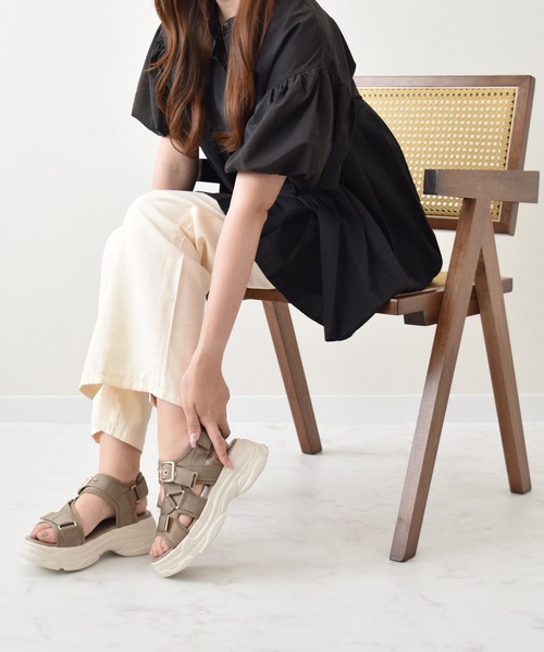 Bridget Birkin(ブリジットバーキン)の「【Bridget Birkin】ベルクロカジュアル厚底スポサン(552120)(サンダル・レディース・グレイッシュベージュ/アイボリー/ブラック・LL/S/M/L)」の12枚目の写真