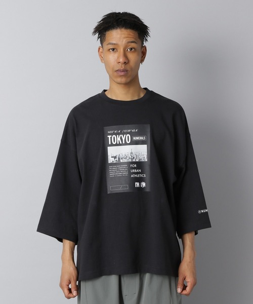 NUMERALS(ヌメラルズ)の「【NUMERALS】ポスタープリントTEE(Tシャツ/カットソー・メンズ・イエロー/ブラック/オフホワイト・MEDIUM/LARGE)」の13枚目の写真