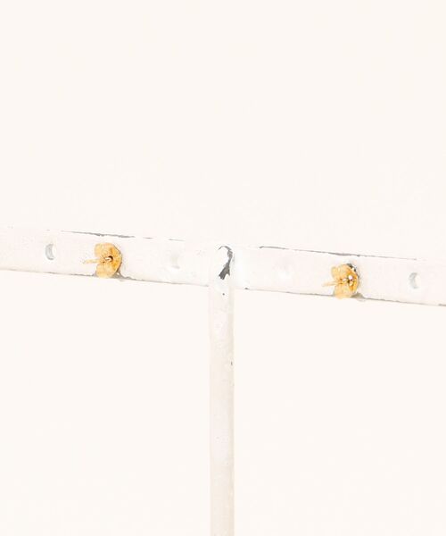 Three Four Time（ｽﾘｰﾌｫｰﾀｲﾑ）の「リーフキュービックK18ポストピアス（ピアス（両耳用）・レディース・ゴールド/シルバー・FREE）」の5枚目の写真