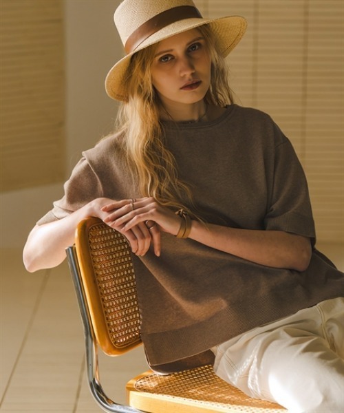 Maison INNESS（メゾンアイネス）の「【T-KNIT】綿混5分袖アイレットネックオーバーサイズニットトップス【接触冷感・毛玉になりにくい】＜大きいサイズ有＞（ニット/セーター・レディース・ブラック/ホワイト×ブラック/杢グレー/イエロー/モカ/サックスブルー・3L/S/M/L/LL/4L/5L）」の4枚目の写真