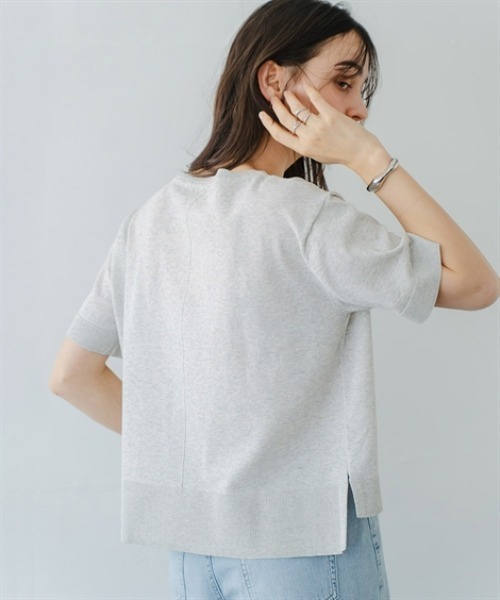 Maison INNESS（メゾンアイネス）の「【T-KNIT】綿混5分袖アイレットネックオーバーサイズニットトップス【接触冷感・毛玉になりにくい】＜大きいサイズ有＞（ニット/セーター・レディース・ブラック/ホワイト×ブラック/杢グレー/イエロー/モカ/サックスブルー・3L/S/M/L/LL/4L/5L）」の17枚目の写真