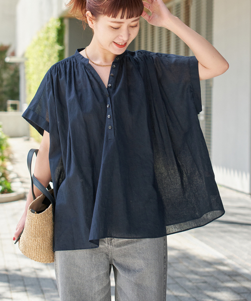 Spick & Span(スピックアンドスパン)の「《WEB限定》コットンリネンスクエアフレンチスリーブ(シャツ/ブラウス・レディース・ベージュ/ネイビー/ホワイト・FREE)」の3枚目の写真
