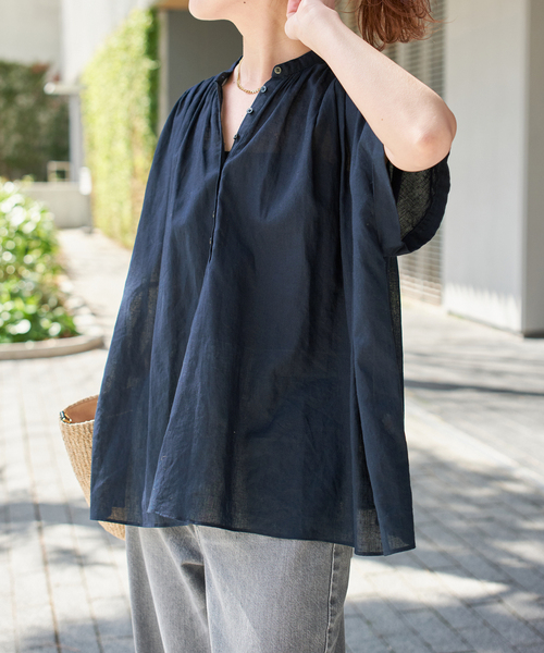 Spick & Span(スピックアンドスパン)の「《WEB限定》コットンリネンスクエアフレンチスリーブ(シャツ/ブラウス・レディース・ベージュ/ネイビー/ホワイト・FREE)」の6枚目の写真