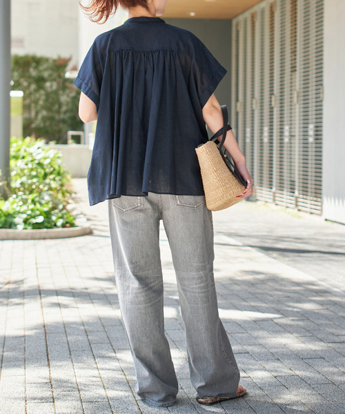 Spick & Span(スピックアンドスパン)の「《WEB限定》コットンリネンスクエアフレンチスリーブ(シャツ/ブラウス・レディース・ベージュ/ネイビー/ホワイト・FREE)」の9枚目の写真