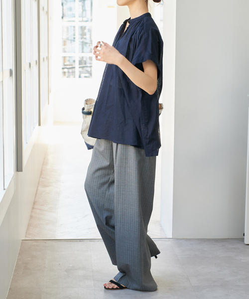 Spick & Span(スピックアンドスパン)の「《WEB限定》コットンリネンスクエアフレンチスリーブ(シャツ/ブラウス・レディース・ベージュ/ネイビー/ホワイト・FREE)」の13枚目の写真