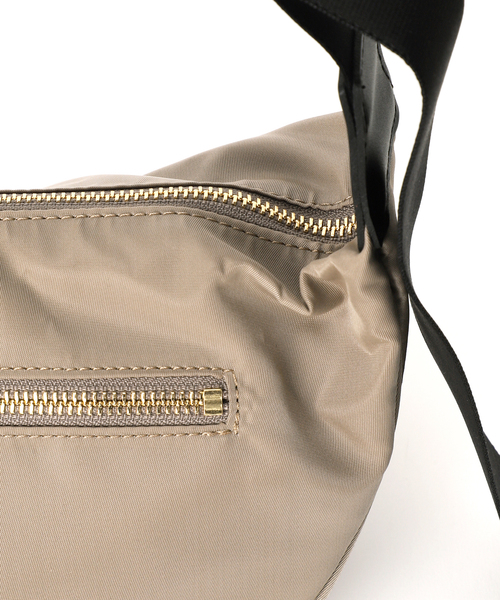 Spick & Span(スピックアンドスパン)の「《WEB限定追加》VIOLAd’ORO / ヴィオラドーロ BIANCA ナイロンショルダー(ショルダーバッグ・レディース・ベージュ系その他/ブラック・FREE)」の6枚目の写真