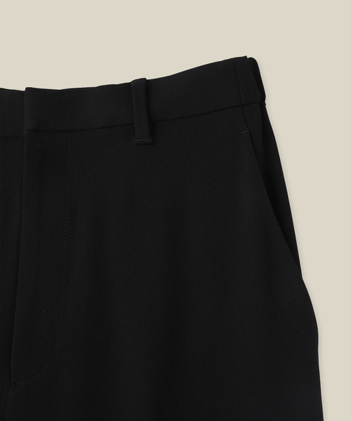 ROPE'（ロペ）の「トリアセバックサテン テーパードパンツ【オフィス/通勤/セットアップ対応】/洗える（その他パンツ・レディース・ブラック・36/38/40）」の4枚目の写真