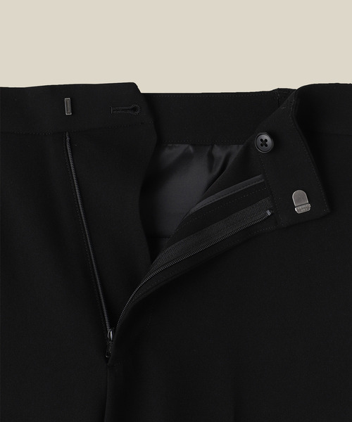 ROPE'（ロペ）の「トリアセバックサテン テーパードパンツ【オフィス/通勤/セットアップ対応】/洗える（その他パンツ・レディース・ブラック・36/38/40）」の5枚目の写真