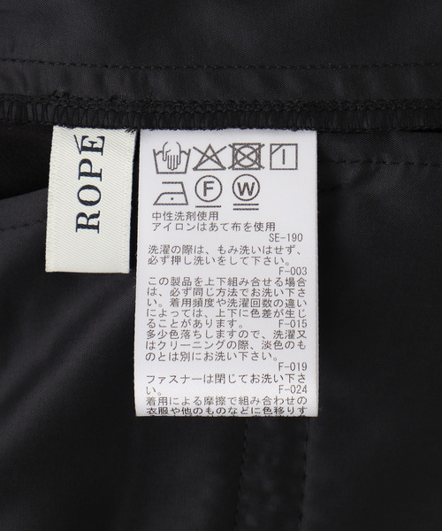 ROPE'（ロペ）の「トリアセバックサテン テーパードパンツ【オフィス/通勤/セットアップ対応】/洗える（その他パンツ・レディース・ブラック・36/38/40）」の7枚目の写真