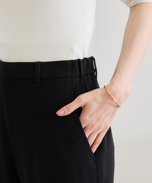 ROPE'（ロペ）の「トリアセバックサテン テーパードパンツ【オフィス/通勤/セットアップ対応】/洗える（その他パンツ・レディース・ブラック・36/38/40）」の16枚目の写真