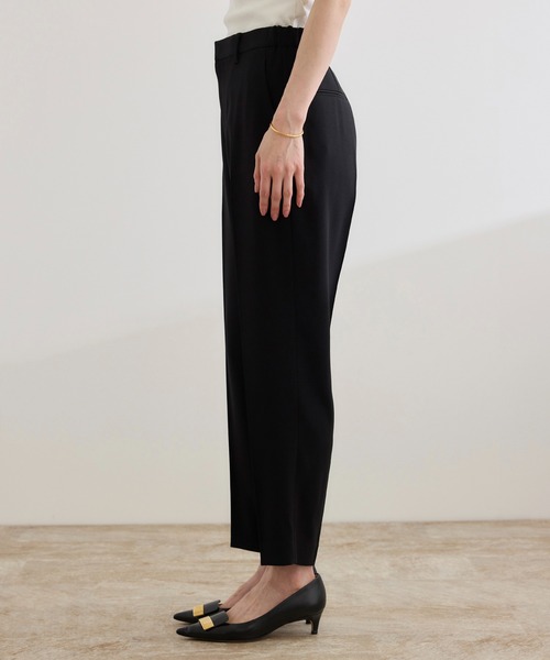 ROPE'（ロペ）の「トリアセバックサテン テーパードパンツ【オフィス/通勤/セットアップ対応】/洗える（その他パンツ・レディース・ブラック・36/38/40）」の12枚目の写真