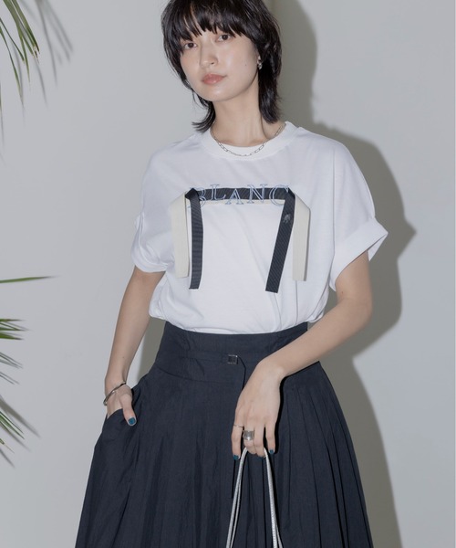Eimee Law(エイミーロウ)の「テープロゴエンブロフレンチTシャツ(Tシャツ/カットソー・レディース・チャコールグレー/オフホワイト/アイボリー/ブラック・FREE)」の2枚目の写真