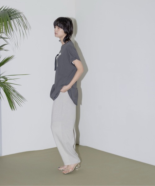 Eimee Law(エイミーロウ)の「テープロゴエンブロフレンチTシャツ(Tシャツ/カットソー・レディース・チャコールグレー/オフホワイト/アイボリー/ブラック・FREE)」の10枚目の写真