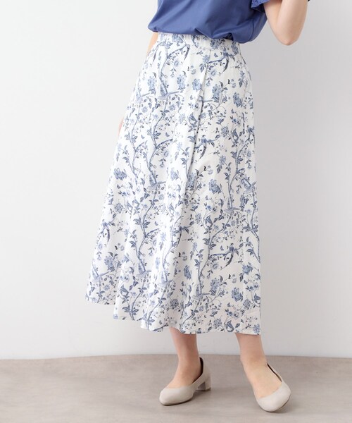 LAURA ASHLEY(ローラアシュレイ)の「【コットン100%/ウエストゴム/タックあり】サマーパレス柄 タイプライタースカート(スカート・レディース・ホワイト系その他/ネイビー系/スモーキーグリーン系1・40/38)」の17枚目の写真
