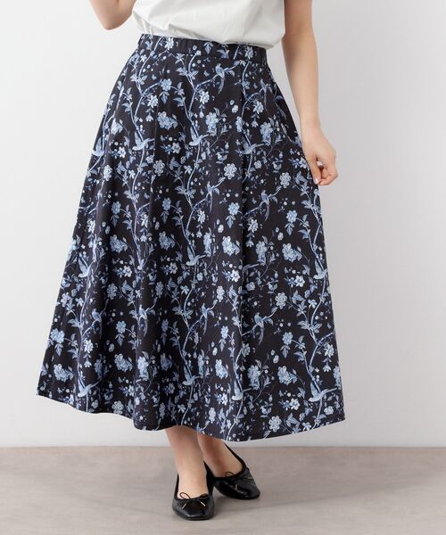 LAURA ASHLEY(ローラアシュレイ)の「【コットン100%/ウエストゴム/タックあり】サマーパレス柄 タイプライタースカート(スカート・レディース・ホワイト系その他/ネイビー系/スモーキーグリーン系1・40/38)」の21枚目の写真