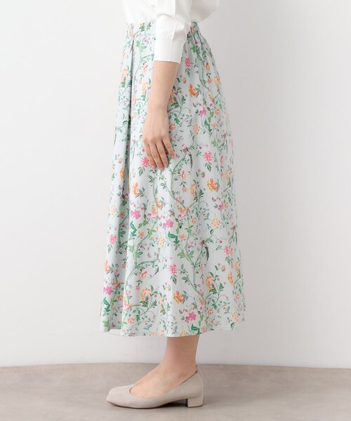 LAURA ASHLEY(ローラアシュレイ)の「【コットン100%/ウエストゴム/タックあり】サマーパレス柄 タイプライタースカート(スカート・レディース・ホワイト系その他/ネイビー系/スモーキーグリーン系1・40/38)」の7枚目の写真