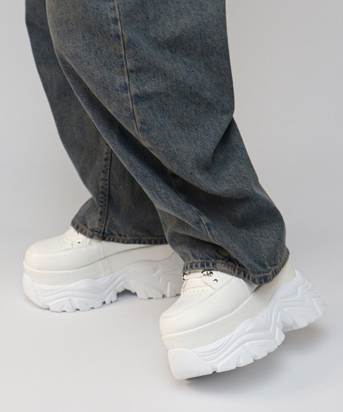 LOVEHUNTER(ラブハンター)の「LOVEHUNTER/+9.5cm 軽量厚底 レースアップスニーカー(2208)(スニーカー・レディース・ホワイト/ブラック・S/M/L/LL)」の5枚目の写真