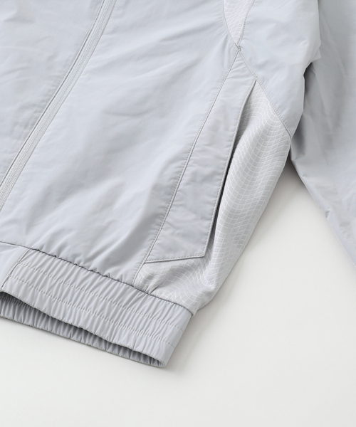 SAN SAN GEAR(サンサンギア)の「SAN SAN GEAR / サンサンギア TRACK JACKET SG2501JK10(ナイロンジャケット・メンズ・チャコールグレー/ブラック・2/1)」の9枚目の写真