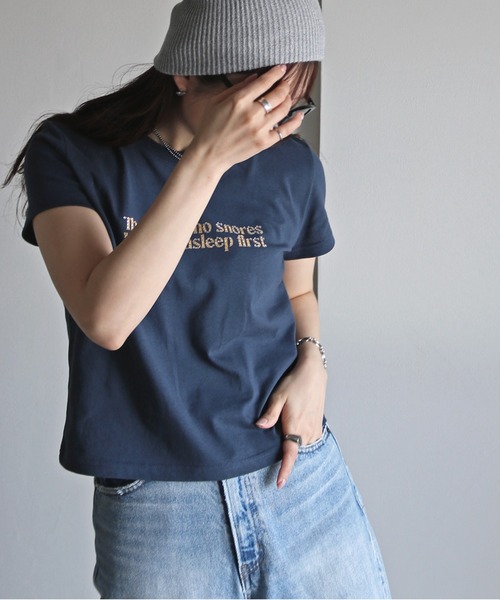 COURO(コウロ)の「ラインストーンロゴTシャツ(Tシャツ/カットソー・レディース・ホワイト/レッド/ピンク/ネイビー/イエロー/杢グレー/ブルー・FREE)」の1枚目の写真