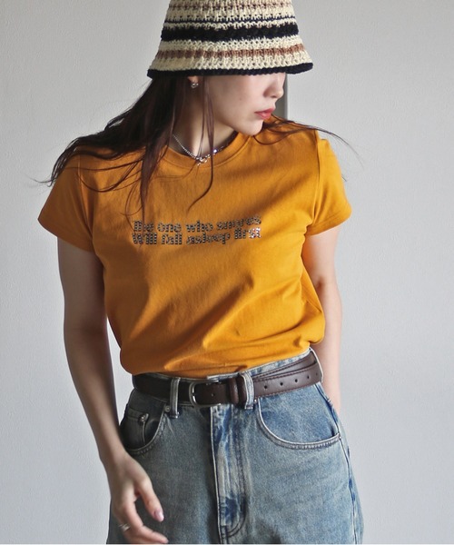 COURO(コウロ)の「ラインストーンロゴTシャツ(Tシャツ/カットソー・レディース・ホワイト/レッド/ピンク/ネイビー/イエロー/杢グレー/ブルー・FREE)」の5枚目の写真