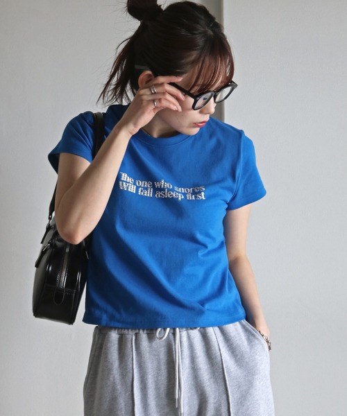 COURO(コウロ)の「ラインストーンロゴTシャツ(Tシャツ/カットソー・レディース・ホワイト/レッド/ピンク/ネイビー/イエロー/杢グレー/ブルー・FREE)」の4枚目の写真
