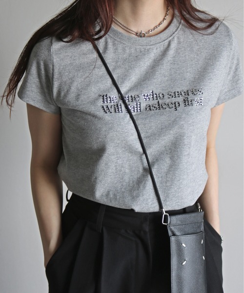 COURO(コウロ)の「ラインストーンロゴTシャツ(Tシャツ/カットソー・レディース・ホワイト/レッド/ピンク/ネイビー/イエロー/杢グレー/ブルー・FREE)」の12枚目の写真