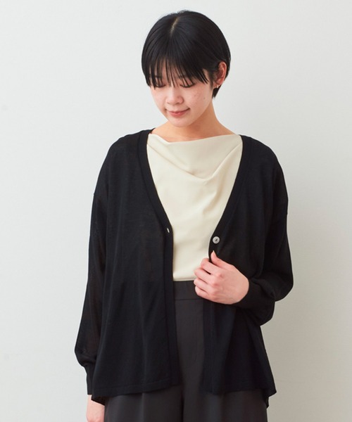 IEDIT(イディット)の「IEDIT 後ろ姿が軽やかに華やぐバックプリーツカーディガン(カーディガン/ボレロ・レディース・ブラック/イエロー・M/L/LL/3L/S/4L)」の2枚目の写真