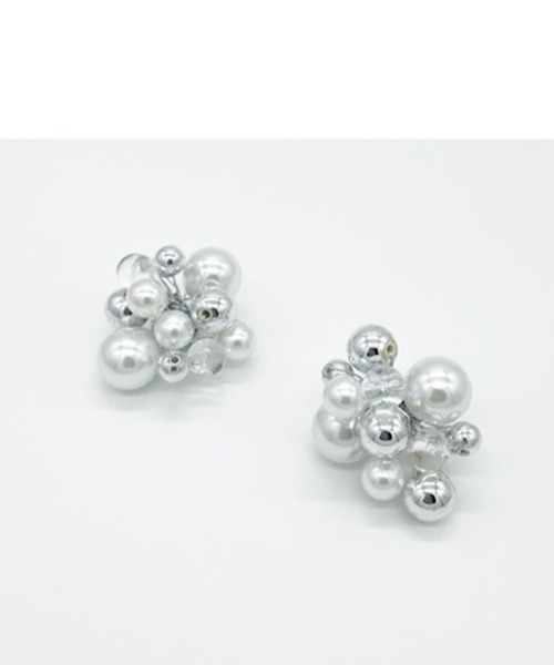 MILLION CARATS(ミリオンカラッツ)の「【pomponne】-awaシリーズ-まるで空に浮かぶシャボン玉。透明感と華やかさが耳元ではじける、大人のためのふんわりイヤリング(イヤリング・レディース・グレー/ピンク/イエロー/シルバー・FREE)」の7枚目の写真