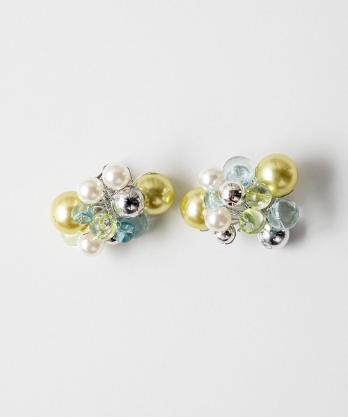 MILLION CARATS(ミリオンカラッツ)の「【pomponne】-awaシリーズ-まるで空に浮かぶシャボン玉。透明感と華やかさが耳元ではじける、大人のためのふんわりイヤリング(イヤリング・レディース・グレー/ピンク/イエロー/シルバー・FREE)」の11枚目の写真