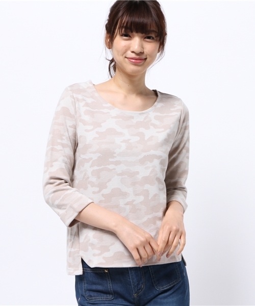 OUTLET(アウトレット)の「【Chez toi】カモフラJQCNPO(Tシャツ/カットソー・レディース・ベージュ/ネイビー・FREE)」の1枚目の写真