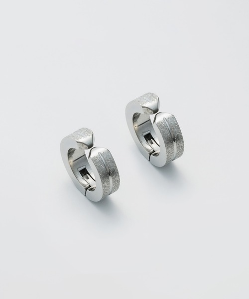 WYZ surgical stainless（ダブリューワイジィーサージカルステンレス）の「【 金属アレルギー対応 】梨地フープイヤリング サージカルステンレス（両耳用）（イヤリング・メンズ・シルバー・FREE）」の4枚目の写真