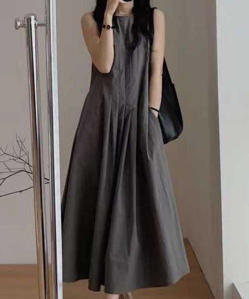 Aelina(エリナ)の「ノースリーブタグ付きワンピース(ワンピース・レディース・ホワイト/ブラック/グレー・M/L/XL)」の3枚目の写真
