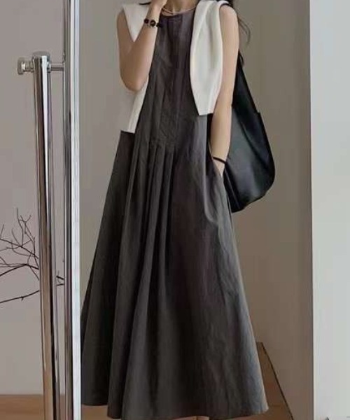Aelina(エリナ)の「ノースリーブタグ付きワンピース(ワンピース・レディース・ホワイト/ブラック/グレー・M/L/XL)」の10枚目の写真