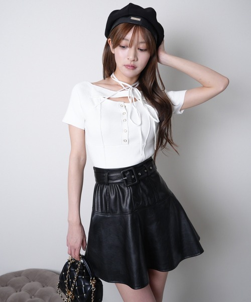 LIPSERVICE（リップサービス）の「デコルテオープンチョーカーニット（ニット/セーター・レディース・ホワイト/グレー/ブラック・FREE）」の4枚目の写真