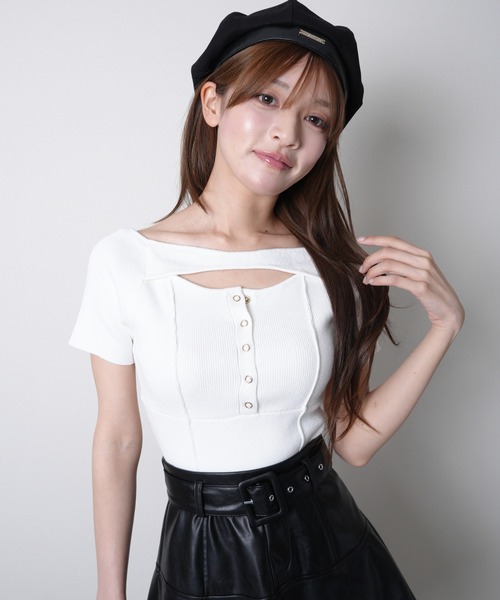 LIPSERVICE（リップサービス）の「デコルテオープンチョーカーニット（ニット/セーター・レディース・ホワイト/グレー/ブラック・FREE）」の11枚目の写真