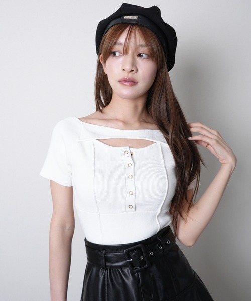 LIPSERVICE（リップサービス）の「デコルテオープンチョーカーニット（ニット/セーター・レディース・ホワイト/グレー/ブラック・FREE）」の12枚目の写真